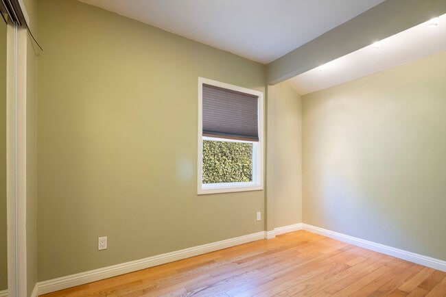 Building Photo - 10744 Charnock Rd