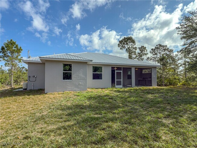 Building Photo - 438 Raymer St