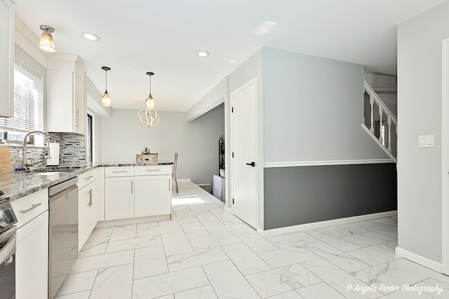 Building Photo - 638 Dordan Ct