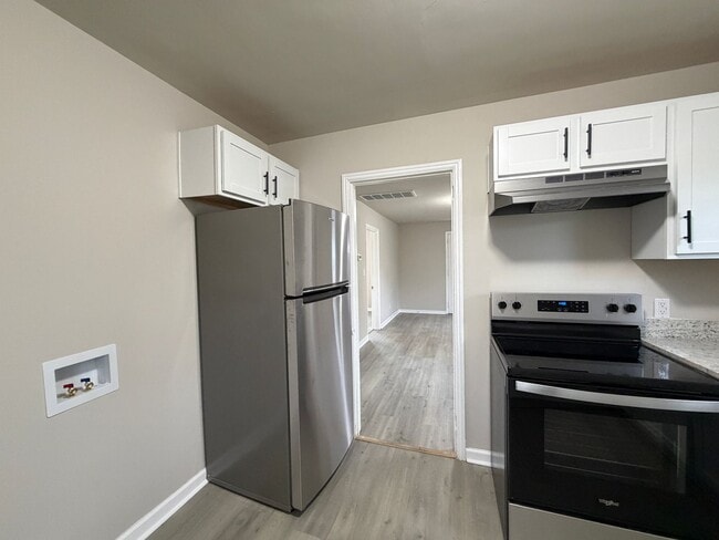 Building Photo - Charming 2 bedroom 1 bath cottage