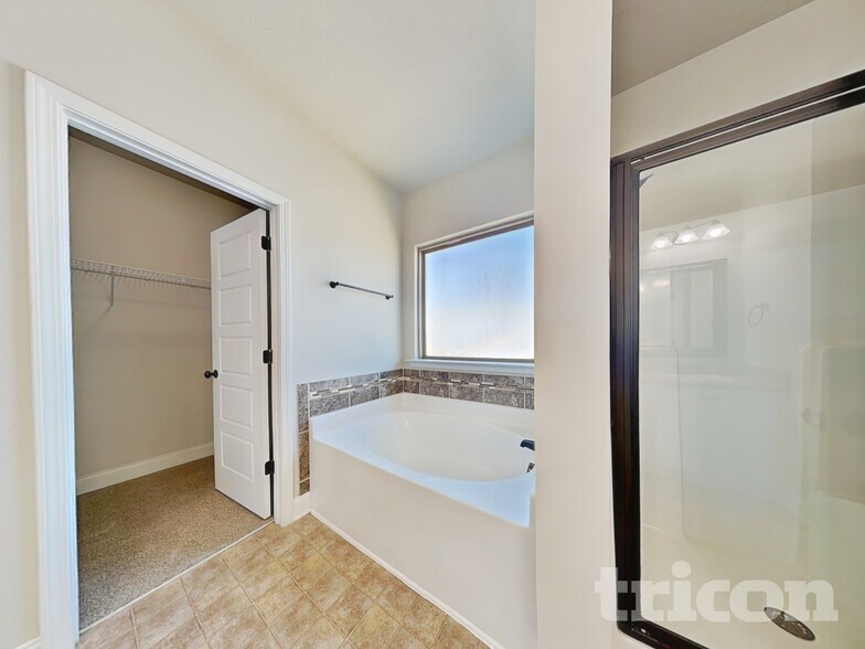 Building Photo - 667 Dandelion Row