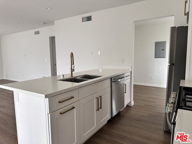 Building Photo - 4770 Edgewood Pl