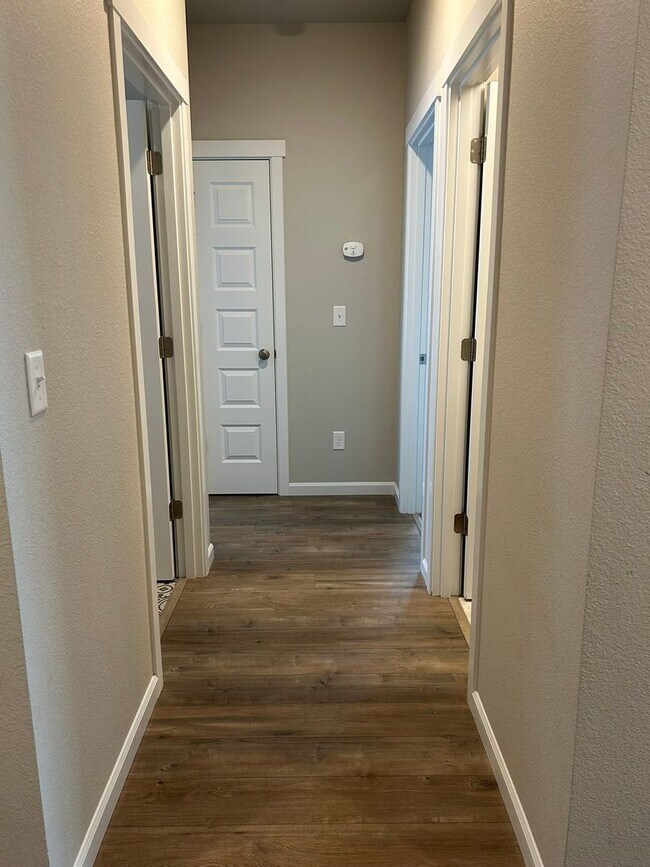 Building Photo - Charming 3-Bedroom, 2-Bath Home with Spaci...