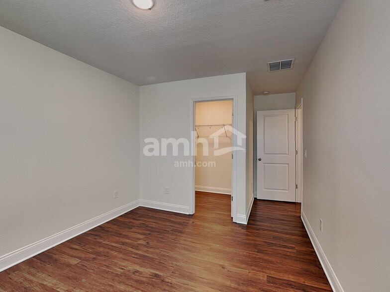 Building Photo - 990 Summer Stone Lp