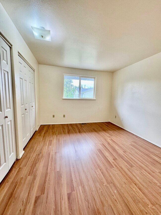 Building Photo - 9 76th St SE