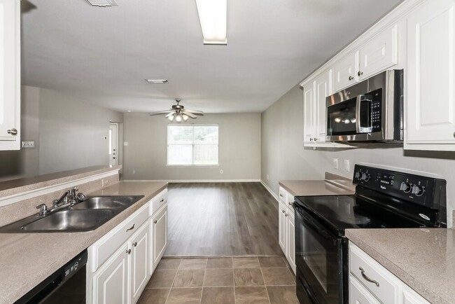 Building Photo - 6919 Garnet Trail Ln