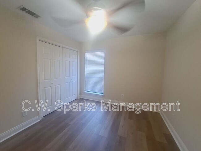 Building Photo - 3025 Westforest Dr