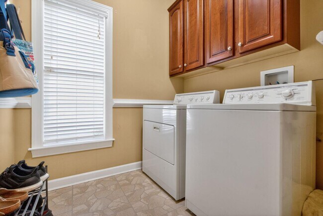 Building Photo - 401 Hilton Head Ct