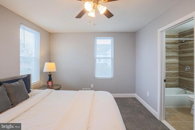 Building Photo - 9 Glenmore Ave