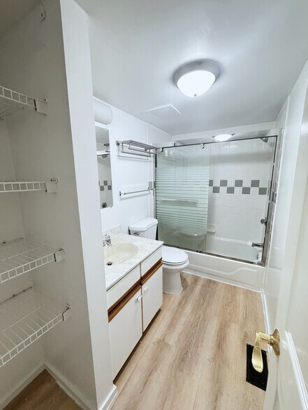 Building Photo - 304 N 8th St