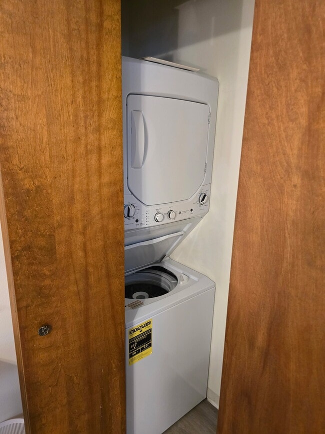 Building Photo - Elm Multiplex