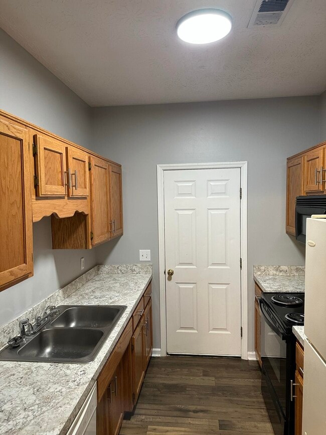 Building Photo - 2003 River Ridge Rd