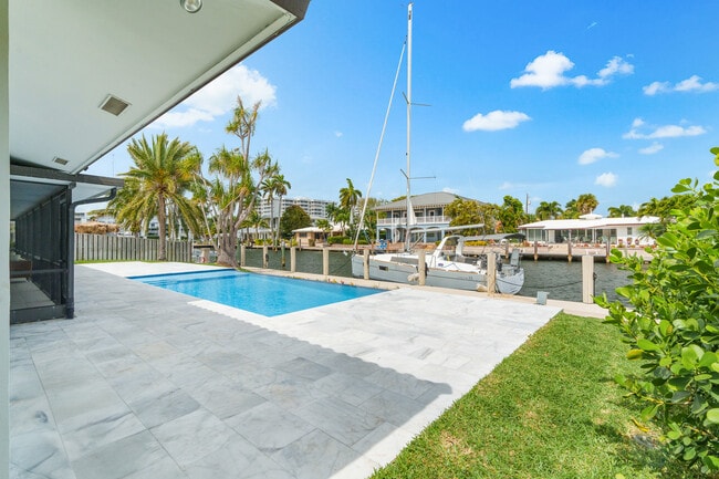 Building Photo - 273 Tropic Dr