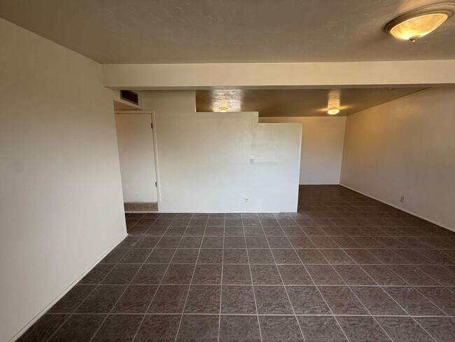 Building Photo - 4832 E 24th St