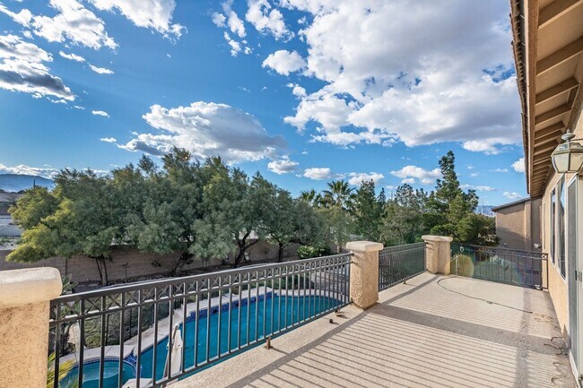 Building Photo - Luxurious Two-Story Home with Pool, Spa, a...