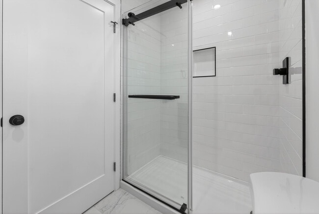 Building Photo - 678 E 45th St