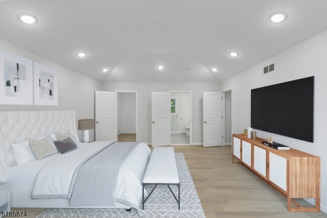 Building Photo - 8 Timberline Dr