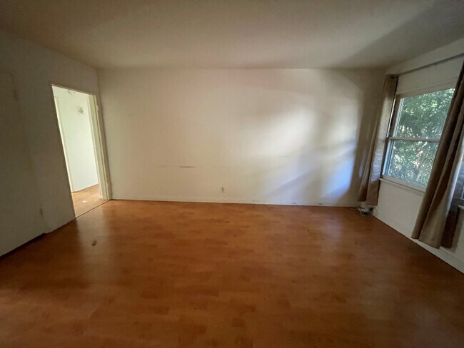 Building Photo - 3646 Vinton Ave