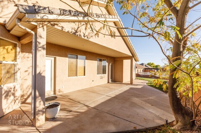 Building Photo - Shadow Mountain 3-Bedroom, 2-Bathroom Home...