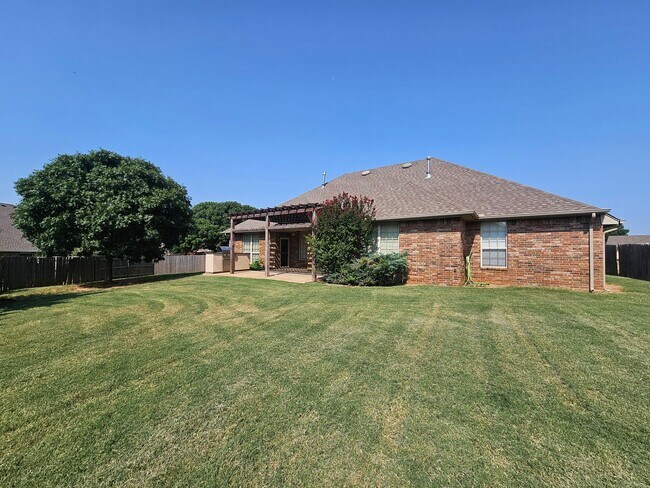 Building Photo - 513 Summit View Ct
