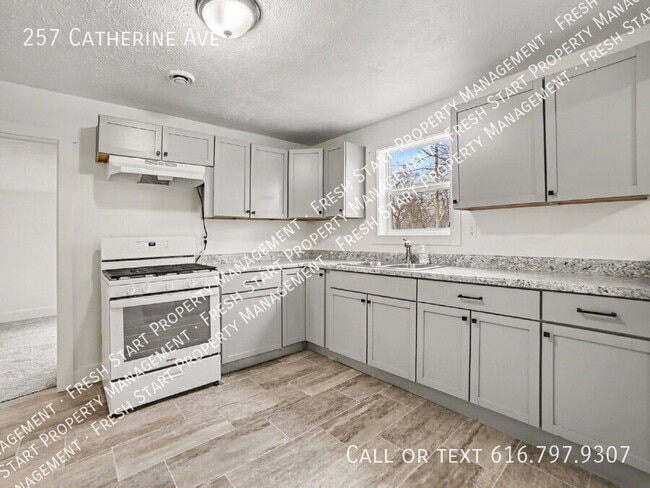 Building Photo - 257 Catherine Ave