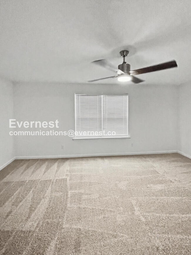 Building Photo - 3 Bed, 2.5 Bath Home with Fenced Yard & Garage / Available Now!