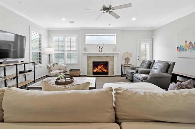 Building Photo - 5309 Larkin St