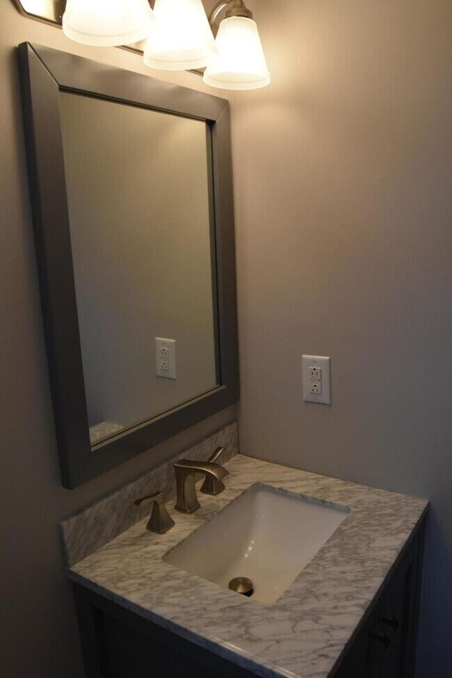 Building Photo - 4BR/3BA | Newly Renovated Single Family Home | Large backyard | In West Knoxville!