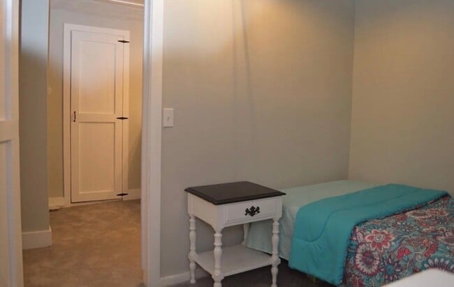 Building Photo - 4 1St St