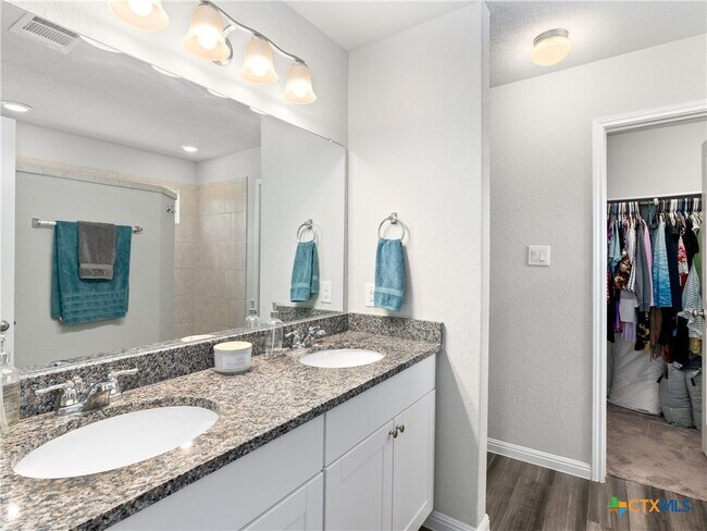 Building Photo - 597 Summersweet Rd