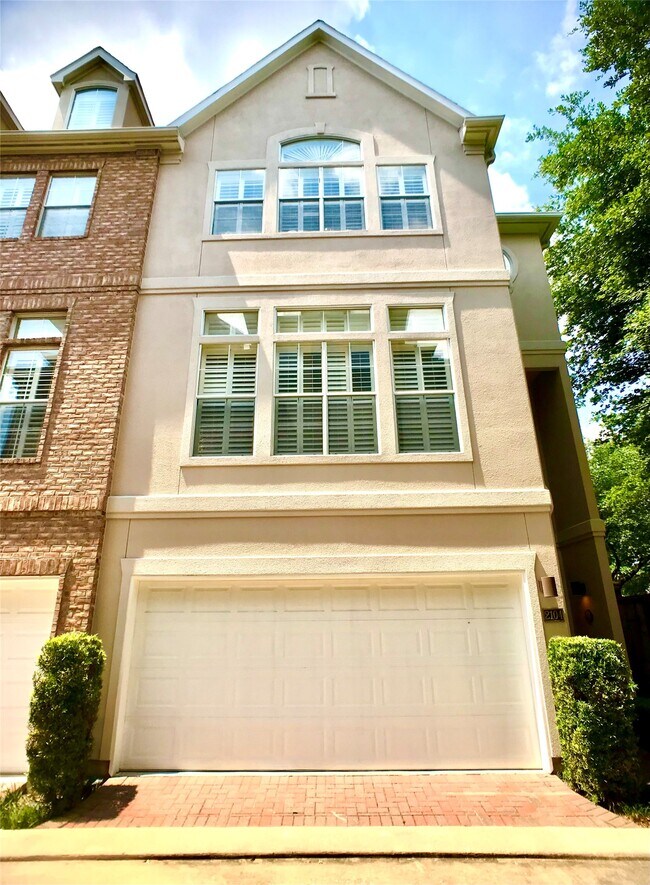 Building Photo - 2104 Bancroft Ln