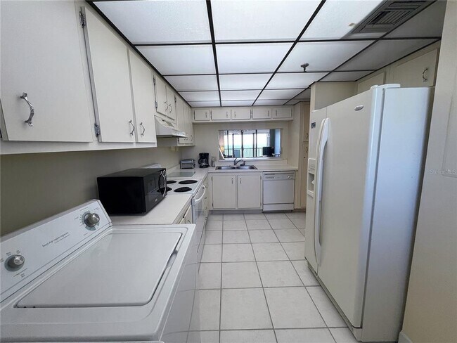 Building Photo - 15462 Gulf Blvd