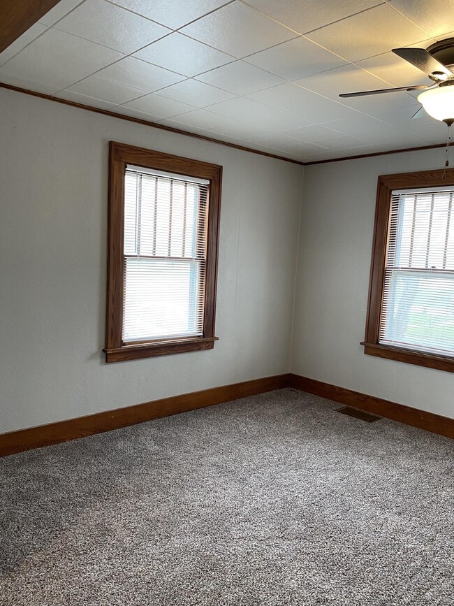 Building Photo - 1285 Lincoln Dr