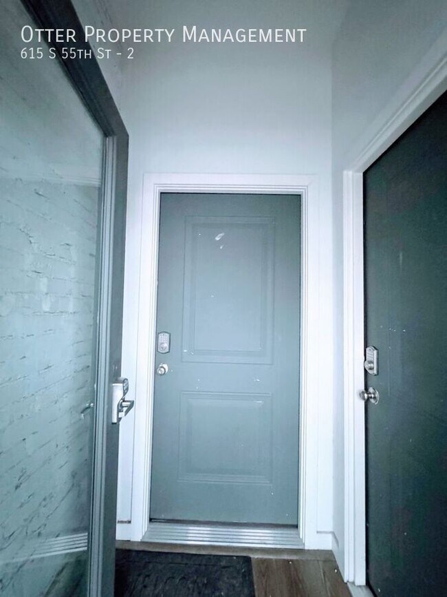 Building Photo - 615 S 55th St