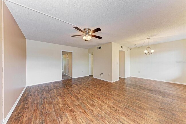 Building Photo - 305 30th Ave W