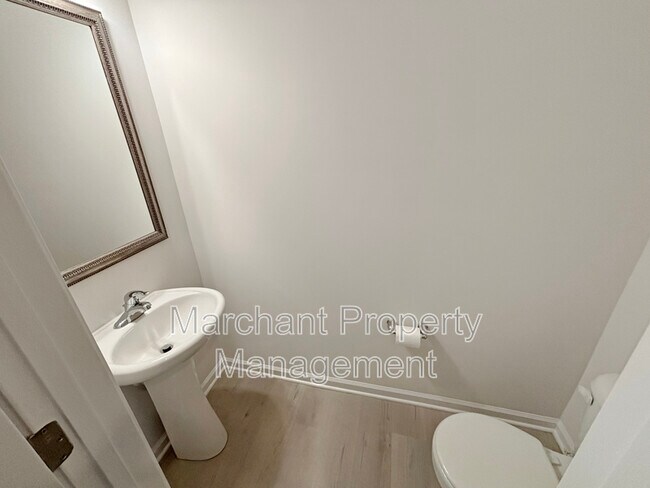 Building Photo - 459 Torrington Dr