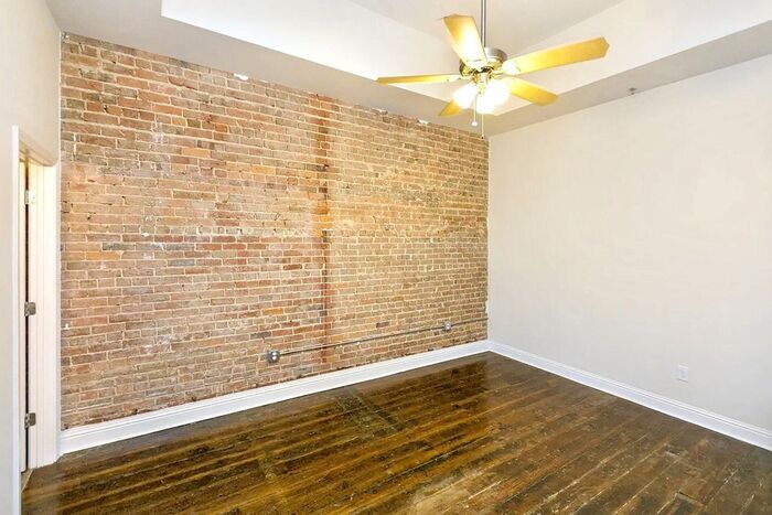 Building Photo - 215 N Court St