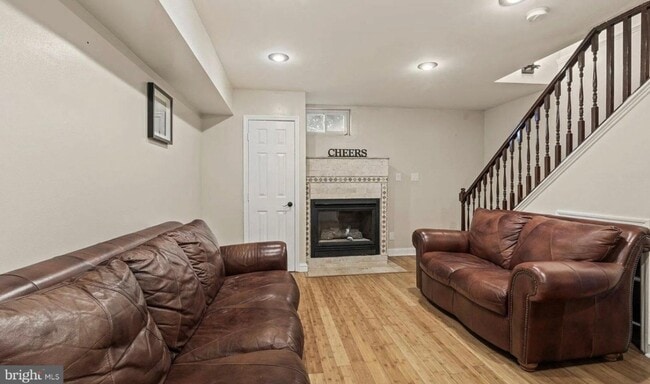Building Photo - Beautiful 4 Bed, 3 Bath Ready For Rent!
