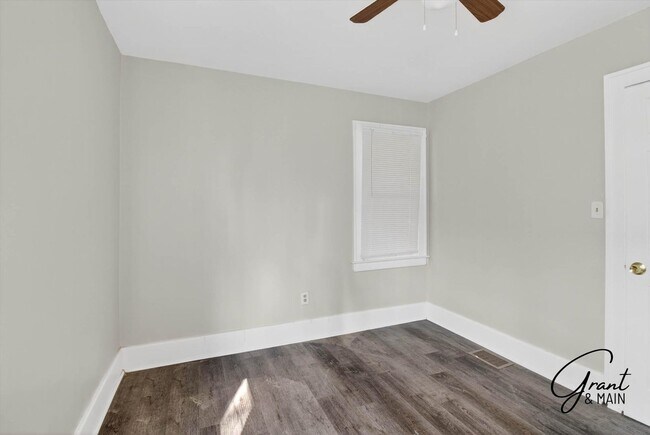 Building Photo - 14541 Kentfield St