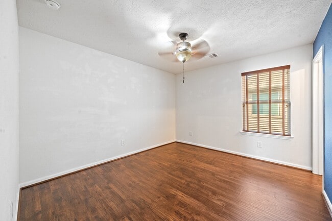 Building Photo - 5007 Pine Ridge Knoll Ct