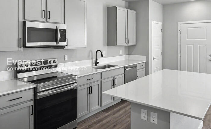 Building Photo - 235 Molinar St