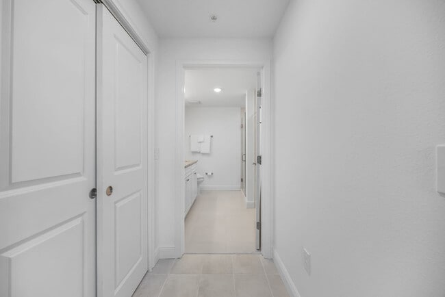 Building Photo - 701 Pilot Ln