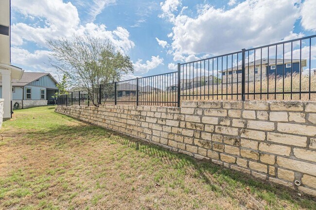 Building Photo - 127 Roaming Rock Trl