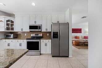 Building Photo - 1527 S Club Dr