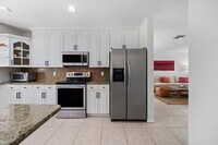 Building Photo - 1527 S Club Dr