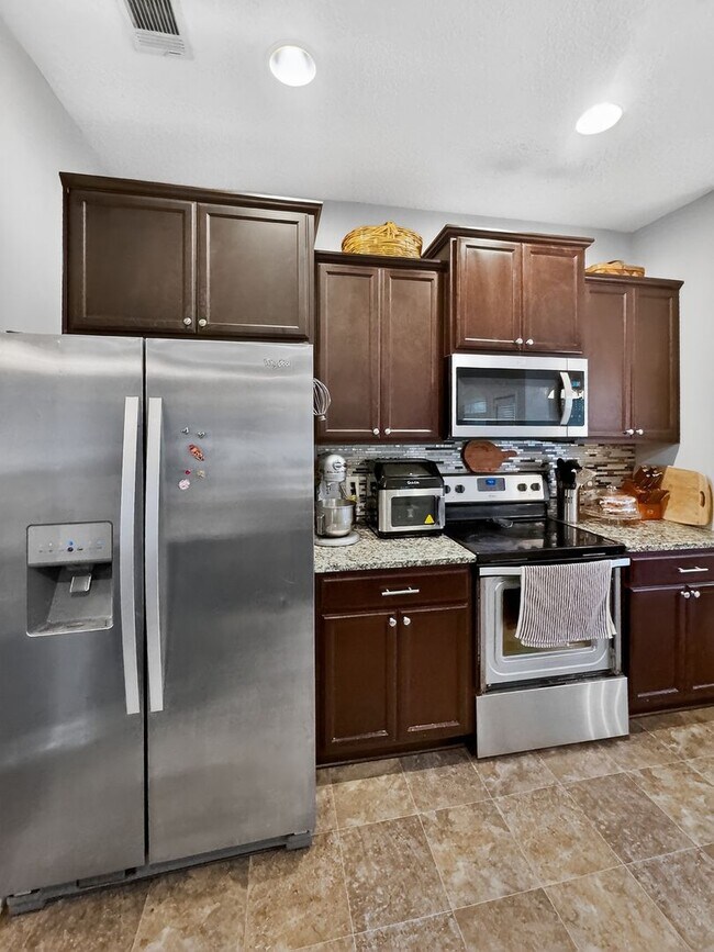 Building Photo - RATE DROP ALERT (was $2800/month) and SPRING MOVE-IN SPECIAL: 50% OFF 1ST MONTH'S RENT!**