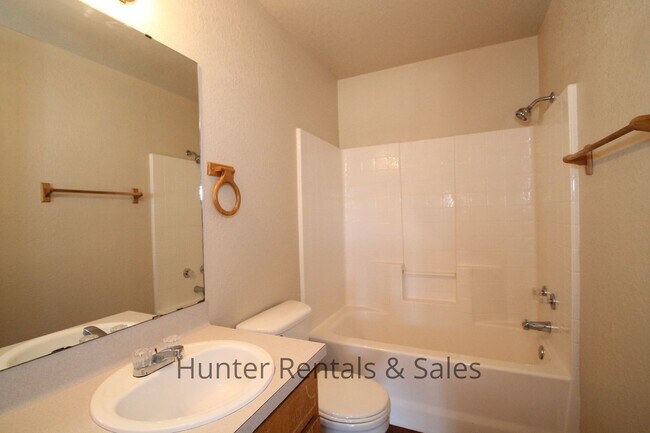 Building Photo - Fall Move!