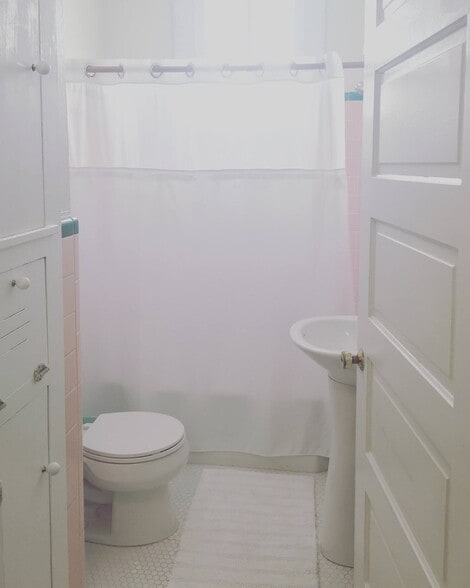 Bathroom - 2815 Ursulines Ave