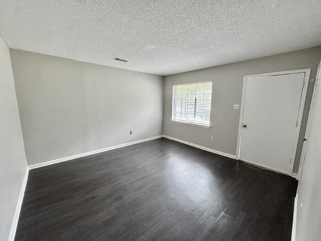 Building Photo - 4540 Spring Valley Dr