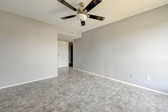 Building Photo - 13480 S Thorntree Dr